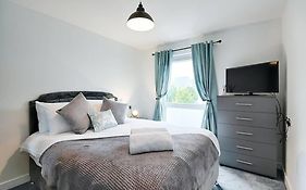 Stay At Neptune With Parking Space - Tv In Every Bedroom!